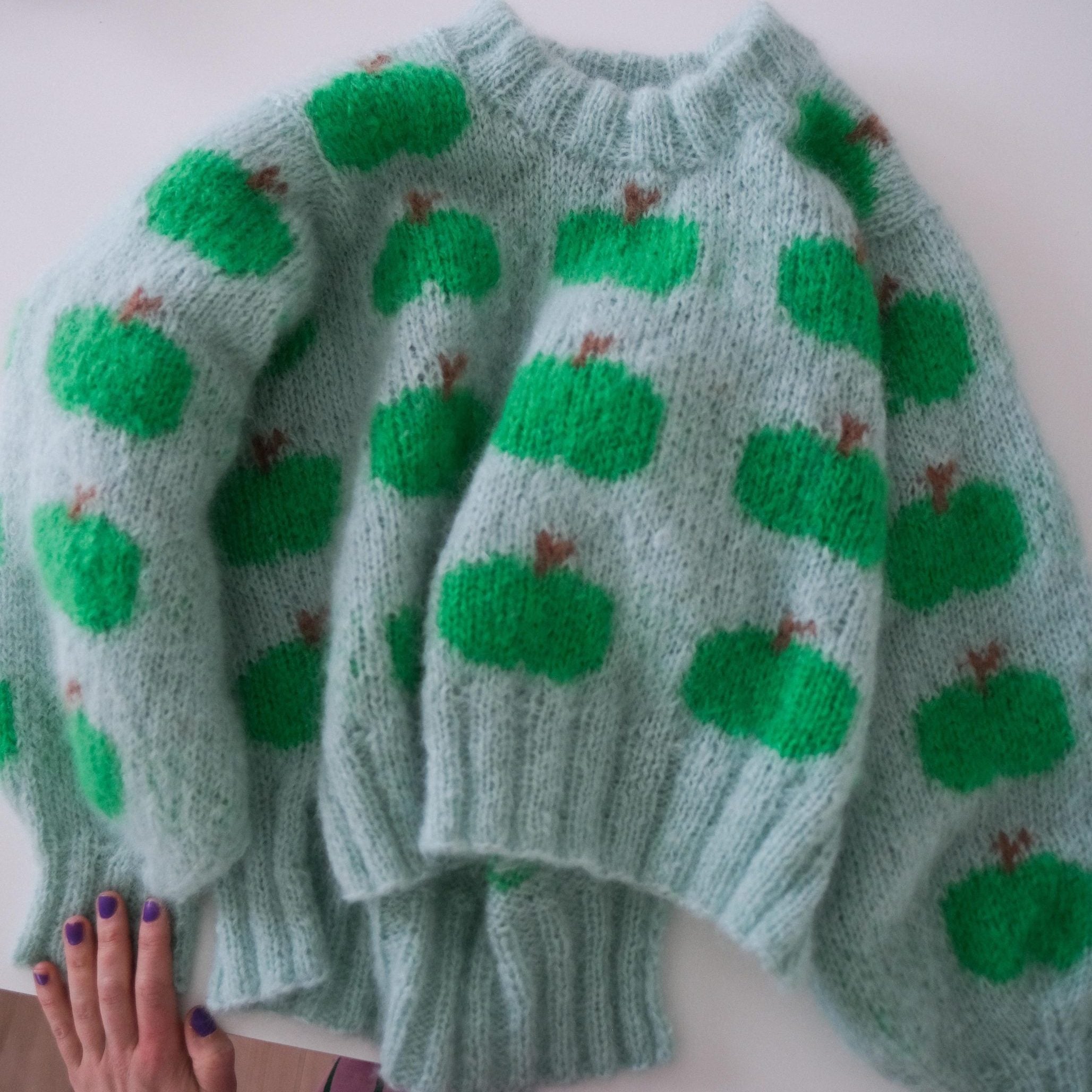 Fruity sweater apple