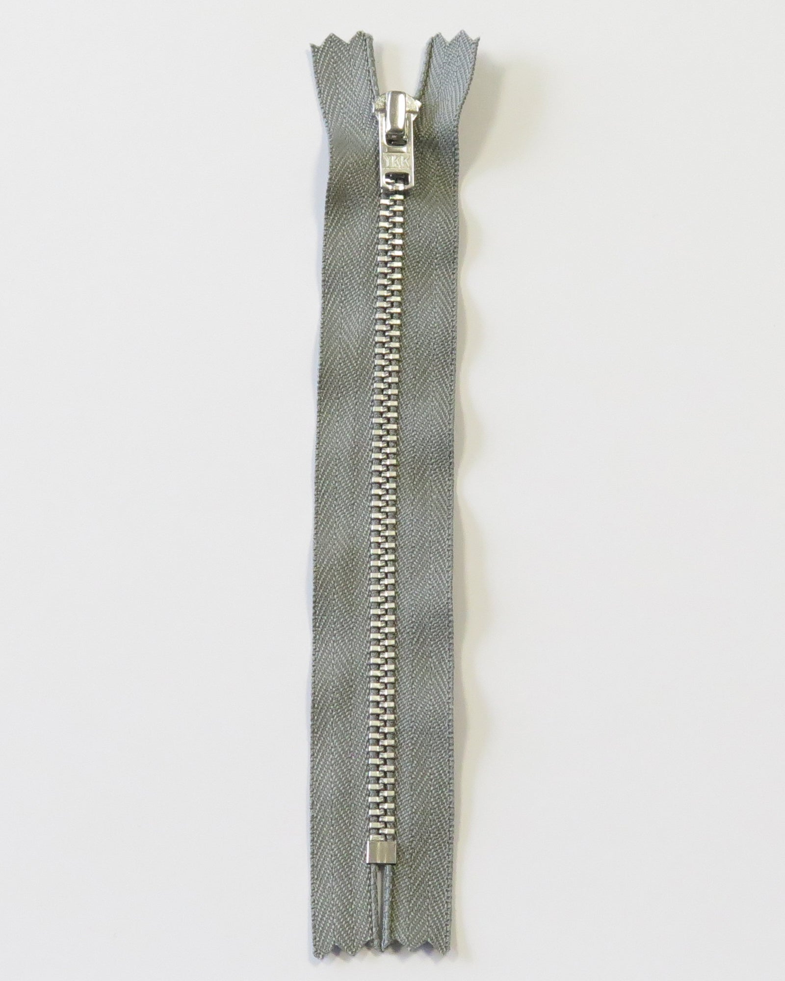 Metal zipper, chrome