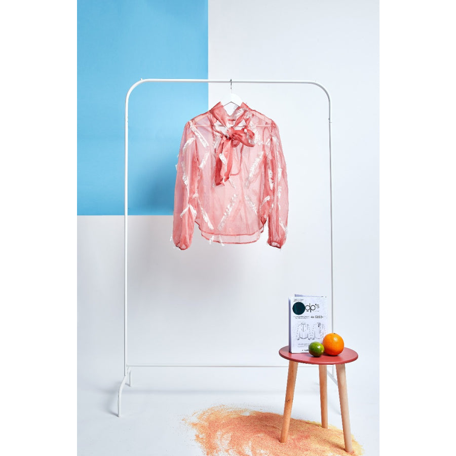 Le 5003 - Tied collar blouse