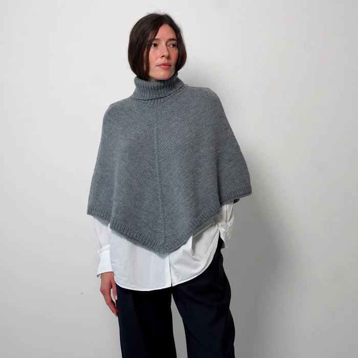 Enholmen Strikket Poncho