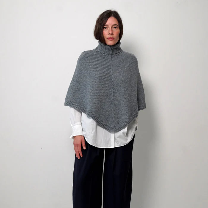 Enholmen Strikket Poncho
