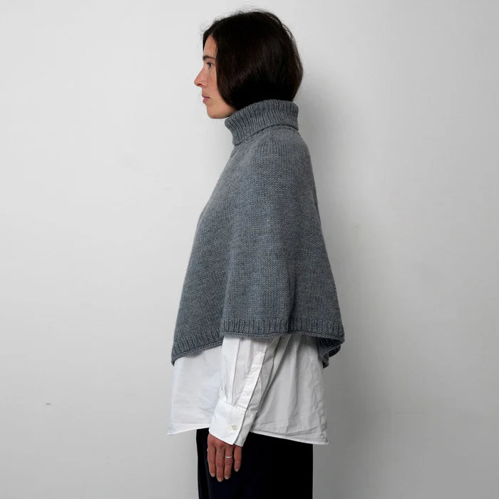 Enholmen Strikket Poncho