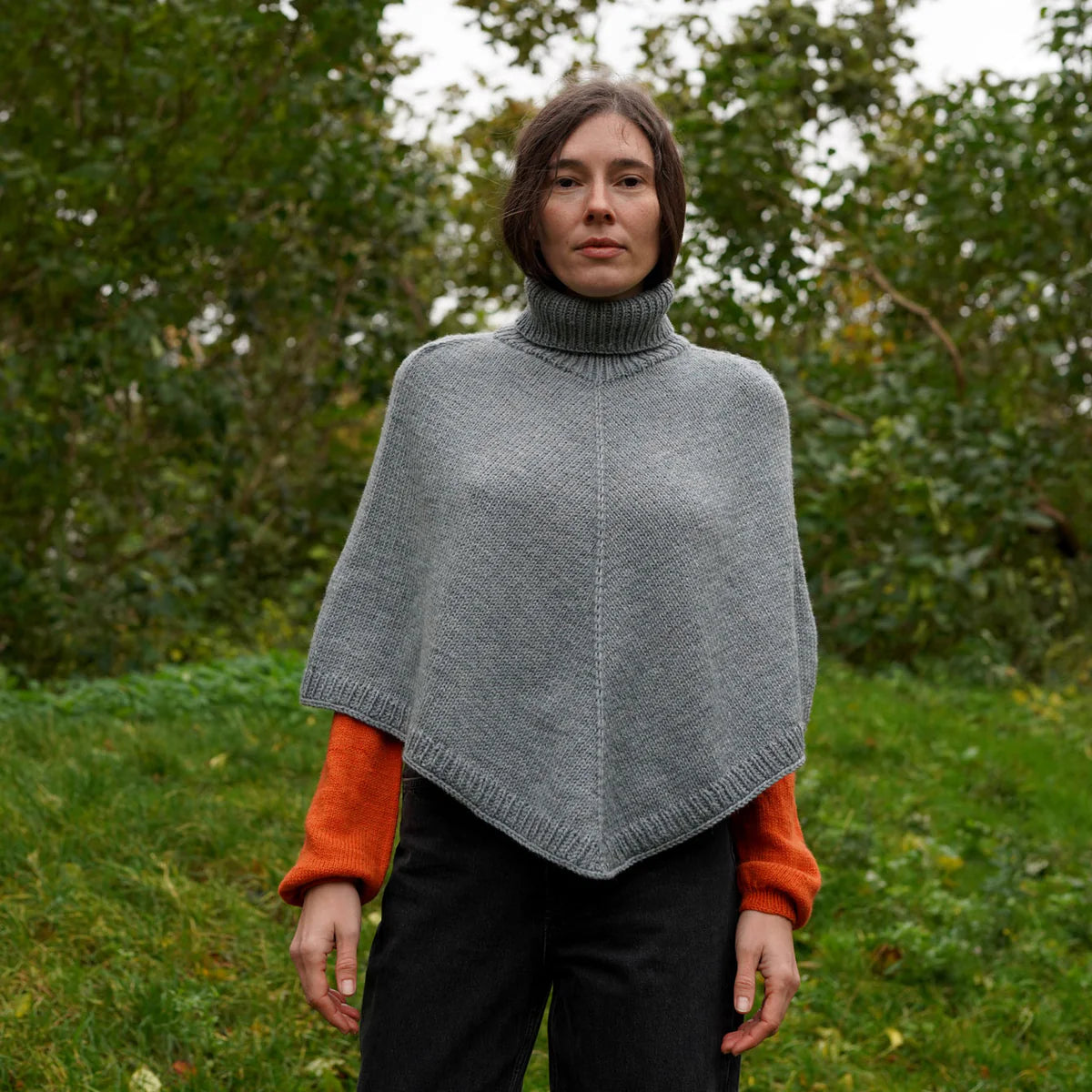 Enholmen Strikket Poncho