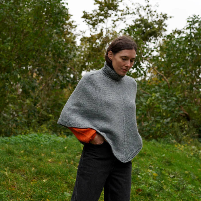Enholmen Strikket Poncho