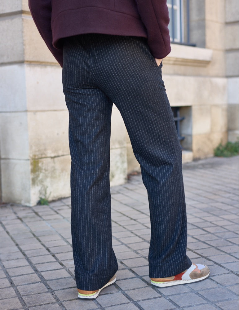 Etincelle trousers sewing pattern by Atelier Scammit