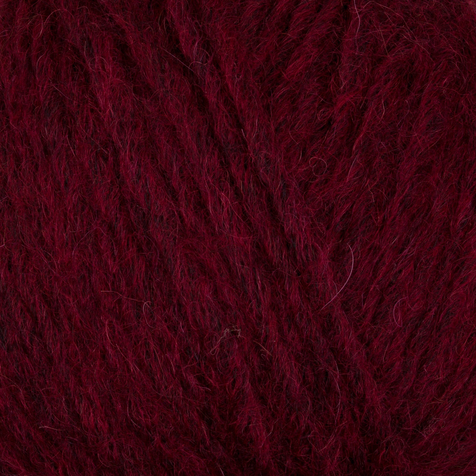 Gepard Puno 470 Black Cherry close-up