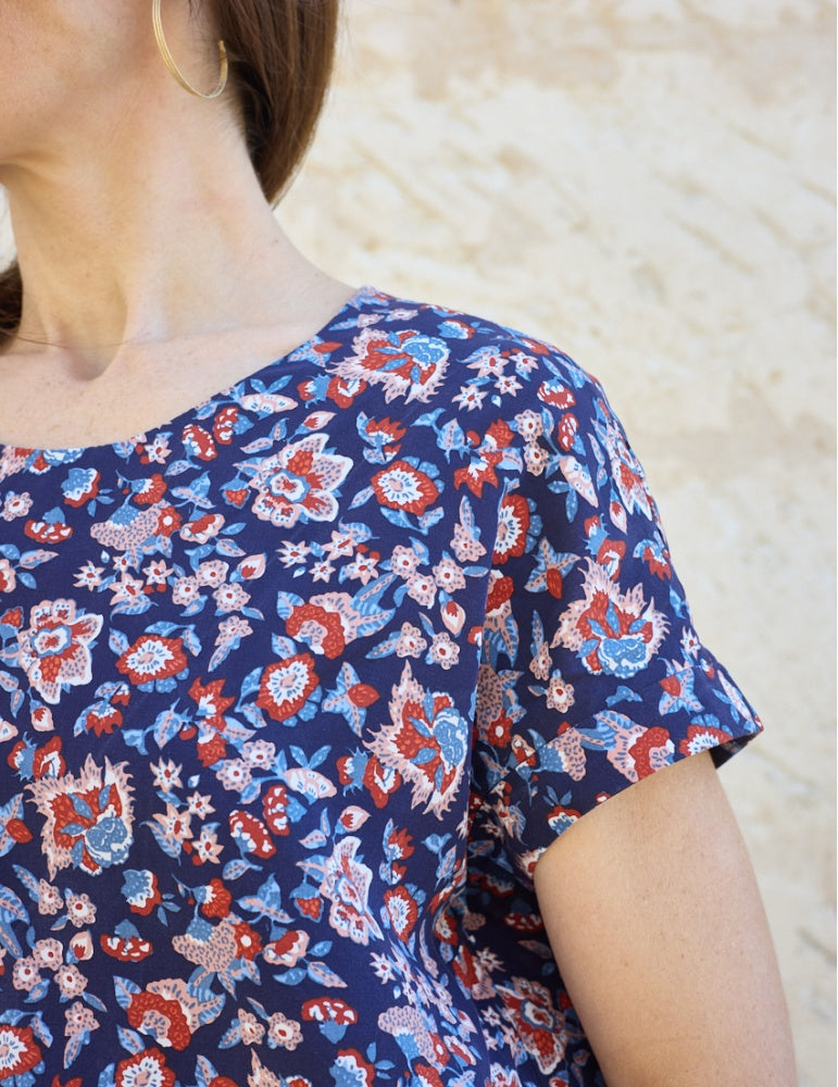 Idole blouse and dress sewing pattern by Atelier Scammit