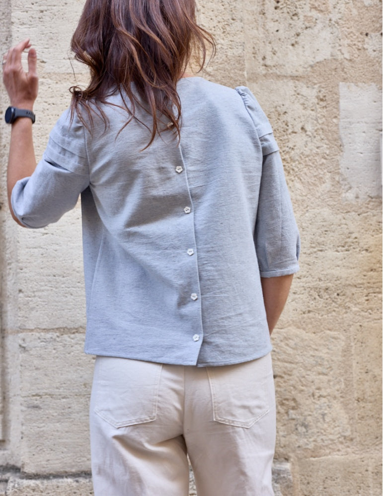Muse blouse sewing pattern by Atelier Scammit