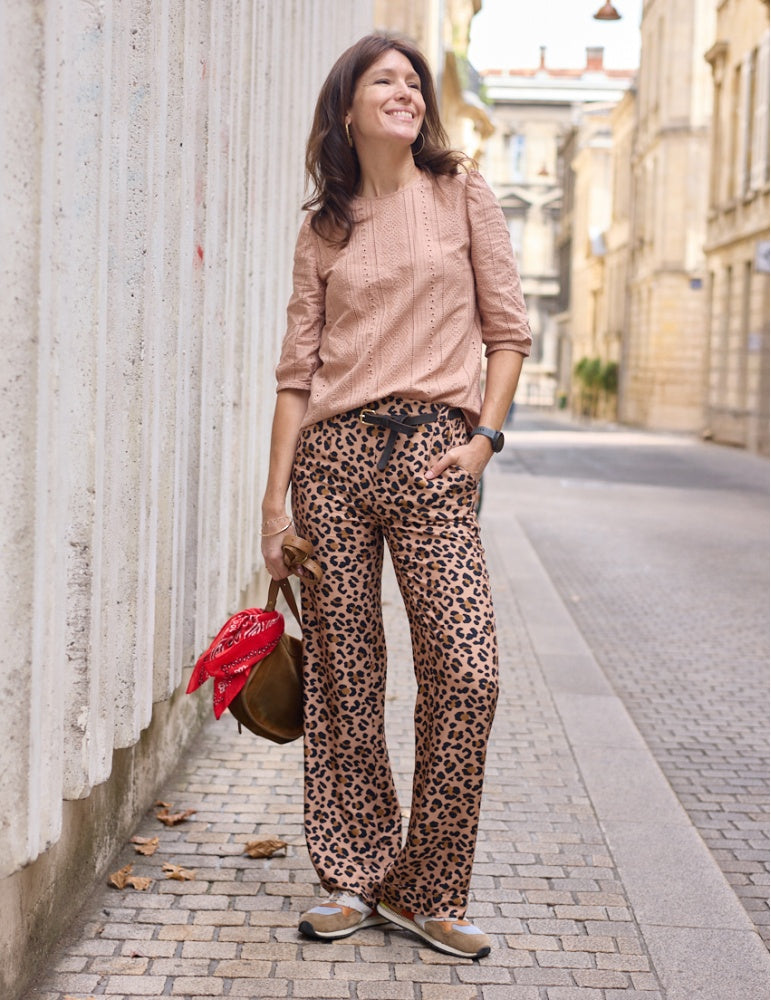 Muse blouse sewing pattern by Atelier Scammit