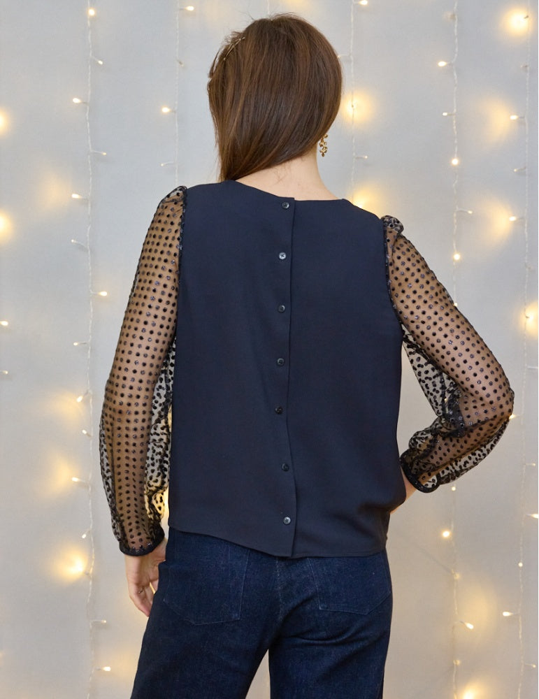 Muse blouse sewing pattern by Atelier Scammit