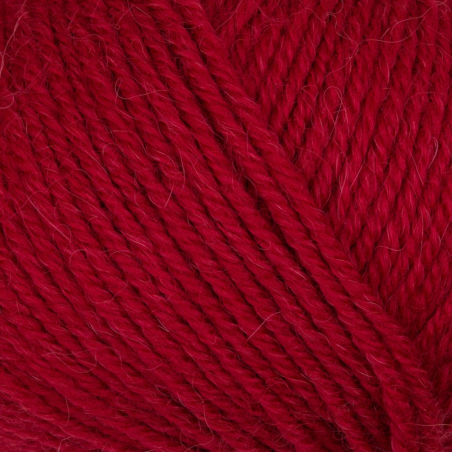 Gepard Pura Lana 330 deep red close-up