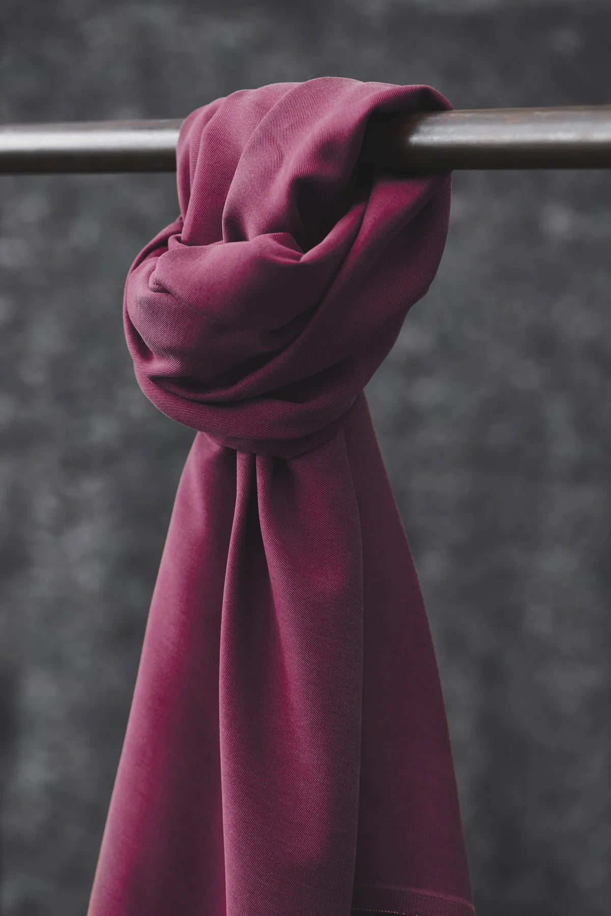 65x160 cm // Smooth Drape Twill - Cherry
