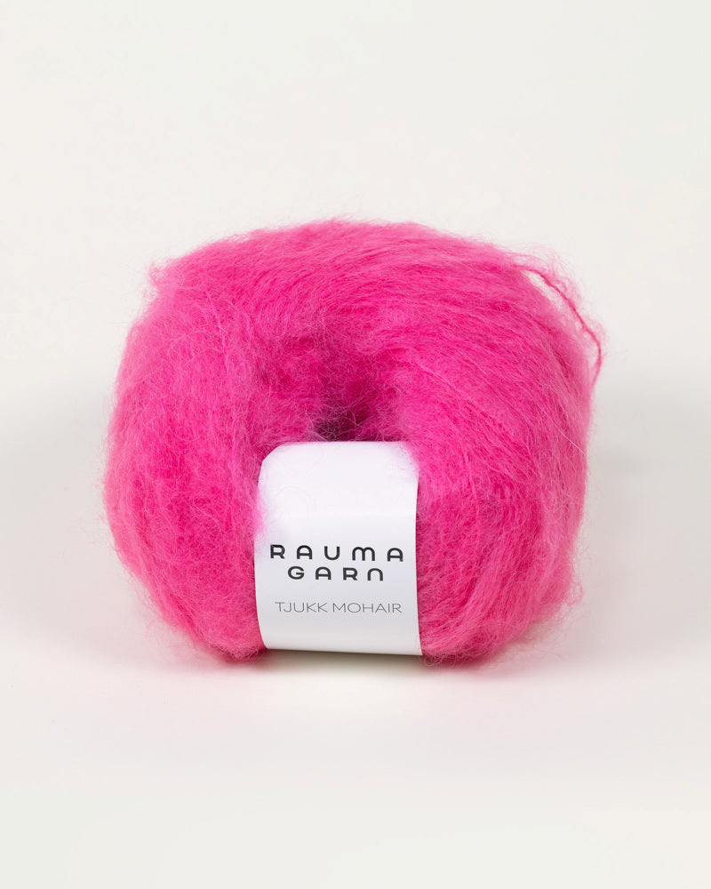 Rauma Tjukk Mohair 106 Knæsj rosa yarn ball