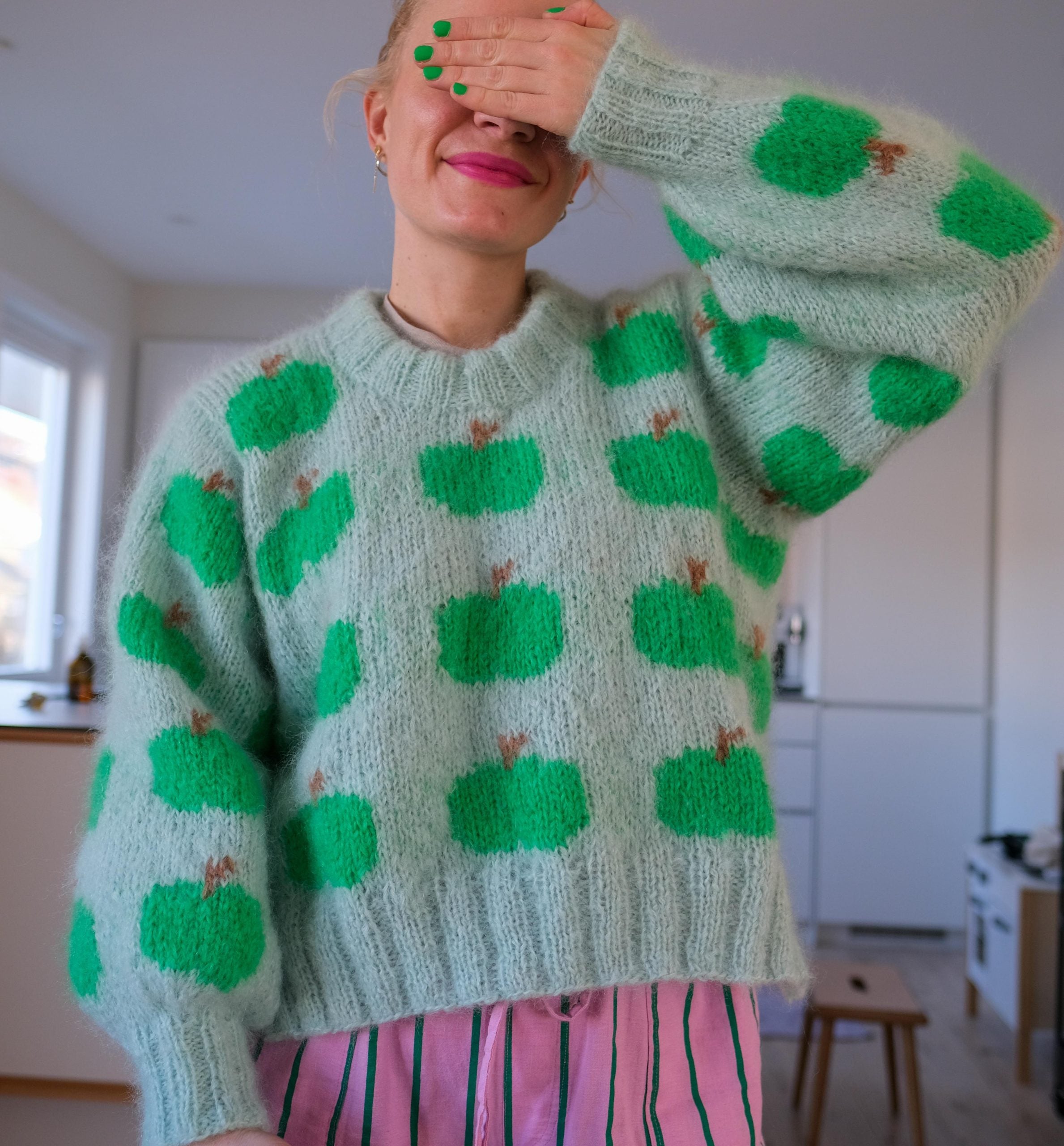 Fruity sweater apple