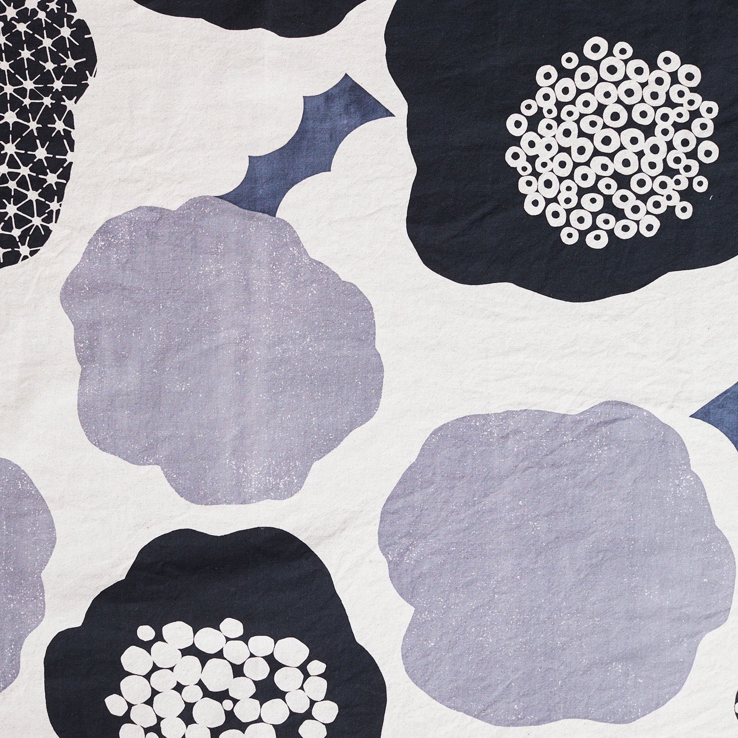 echino Cloud Flower – White × Black