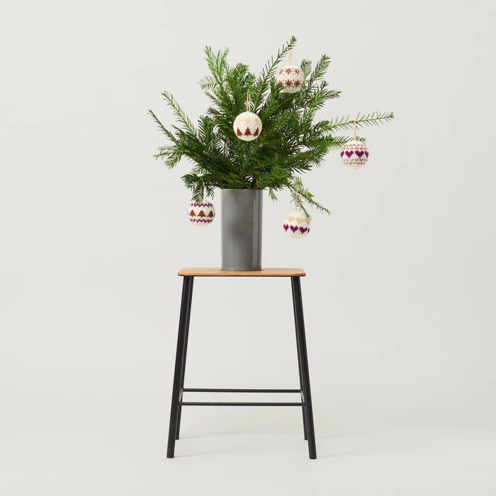 Aluk strikkede julekugler