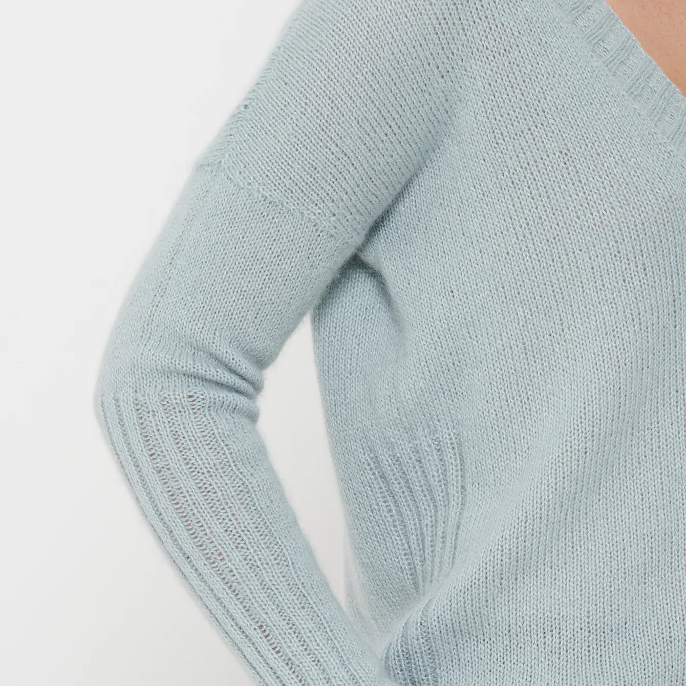 Borgan strikpullover med V-hals