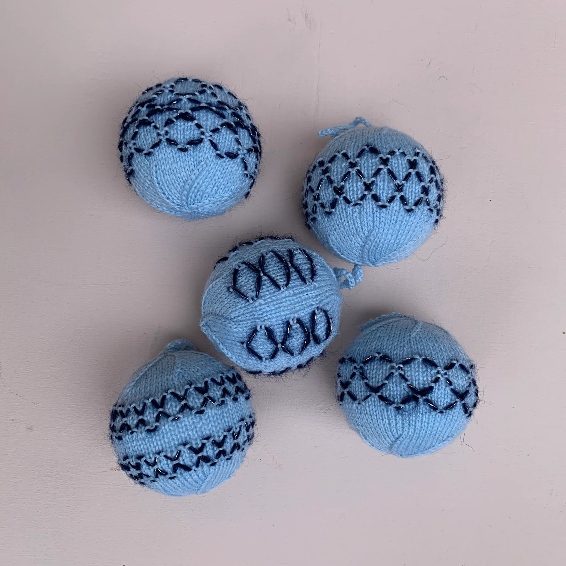 Kulusuk Knit Christmas Balls