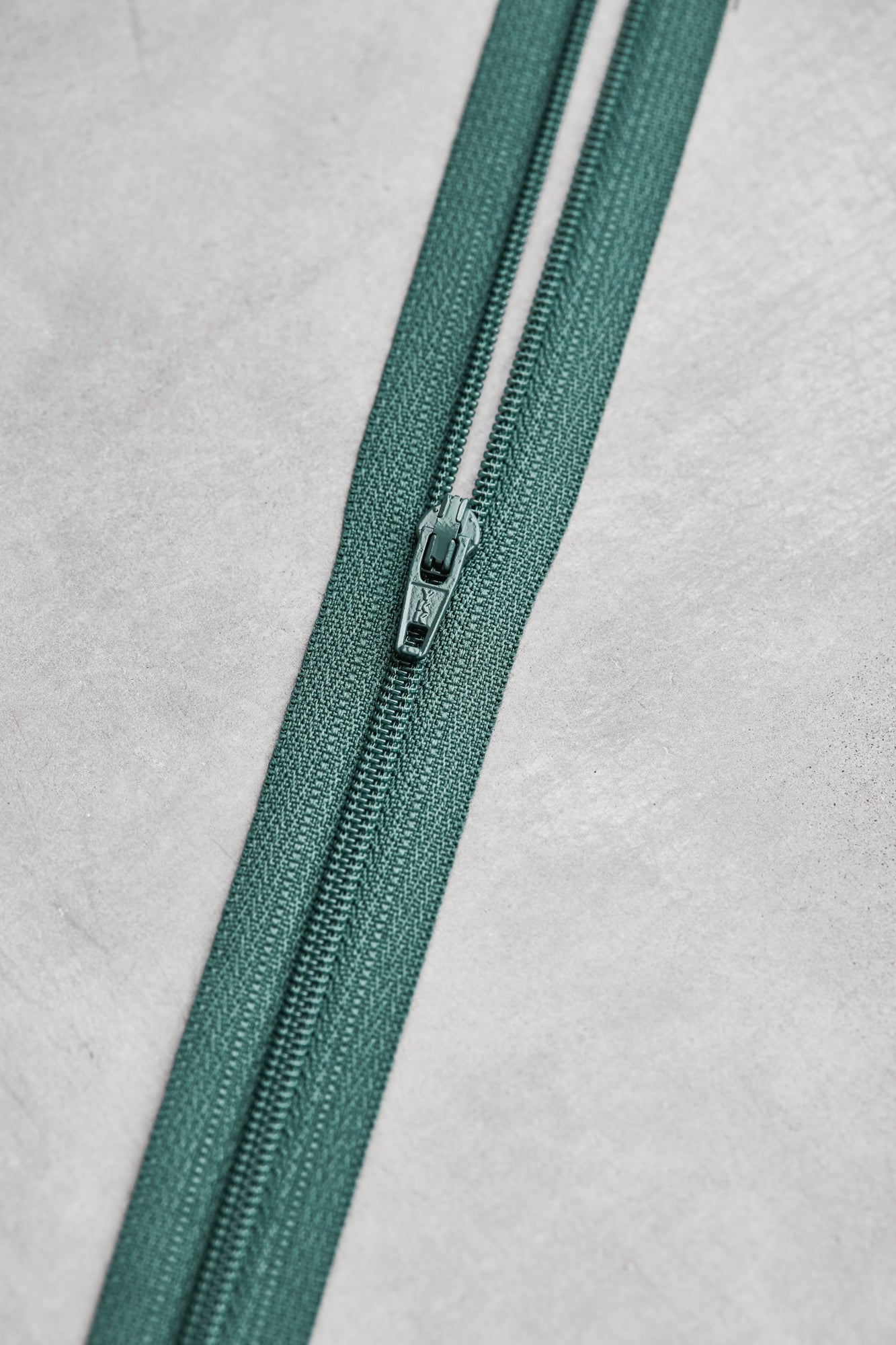 Basic coil zipper - 30 cm