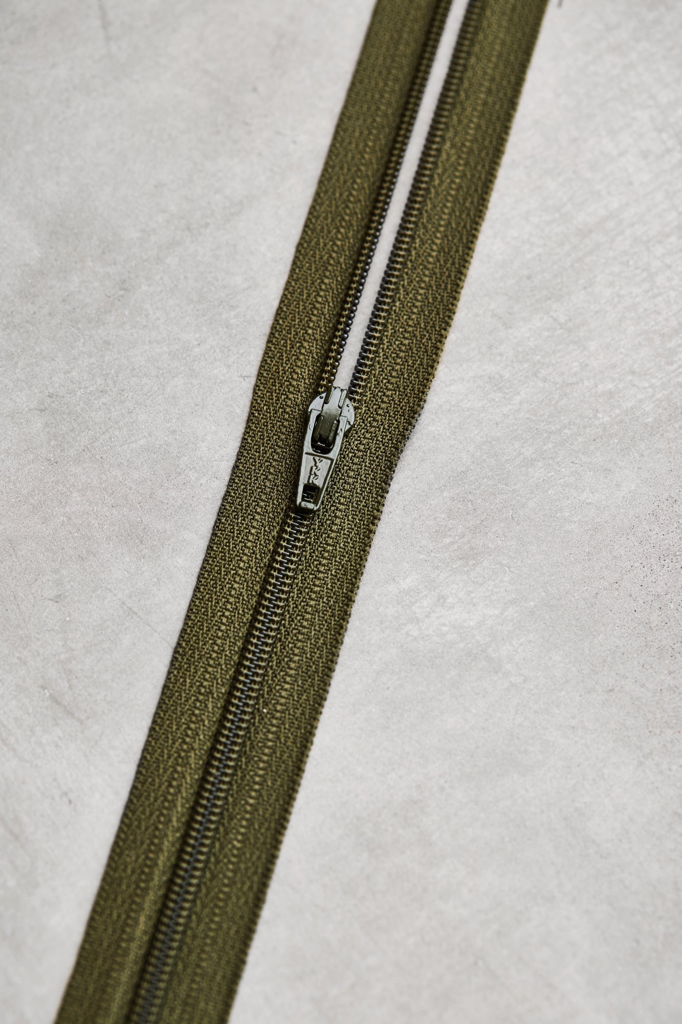 Basic coil zipper - 18 cm