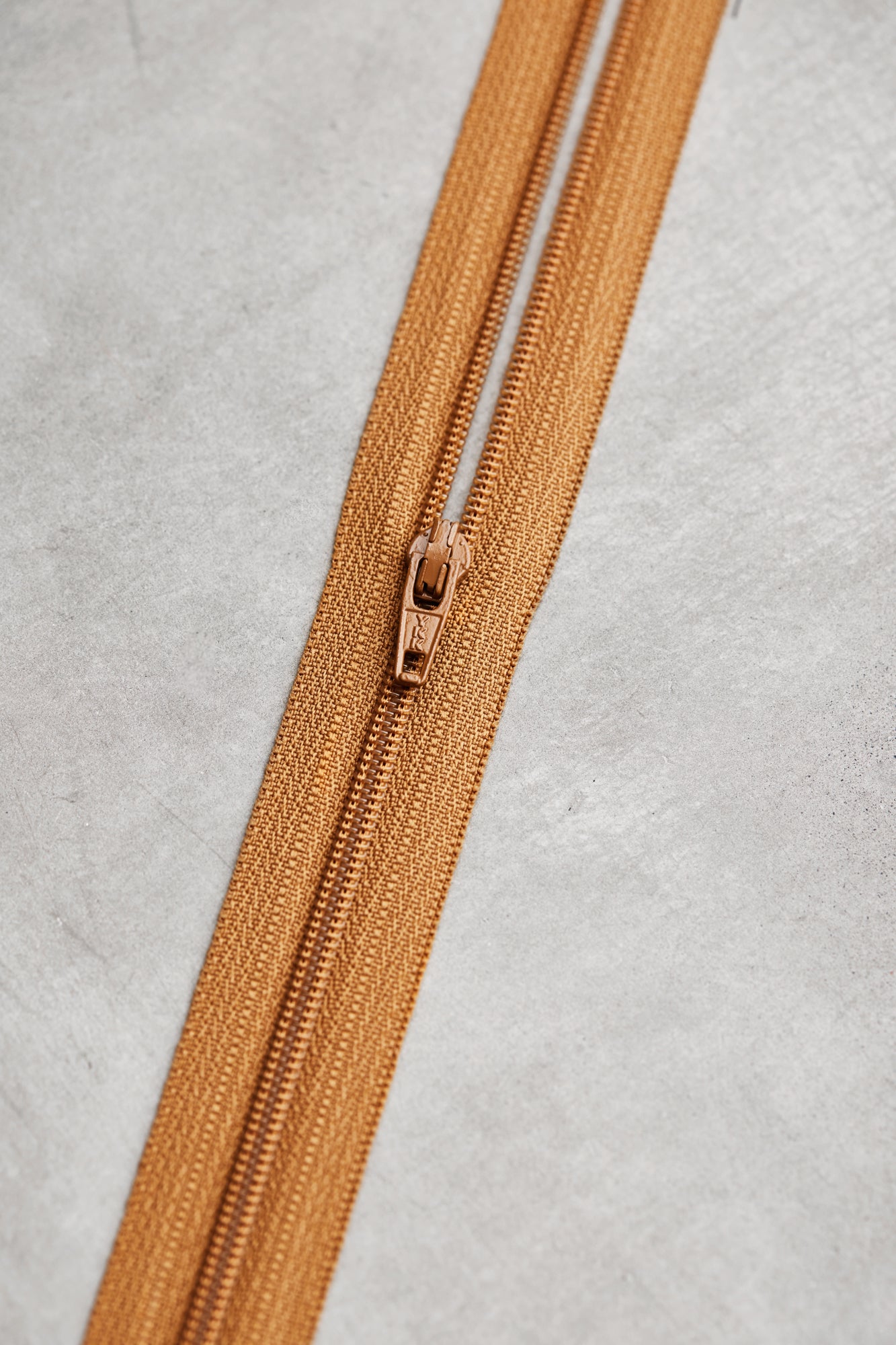 Basic coil zipper - 18 cm