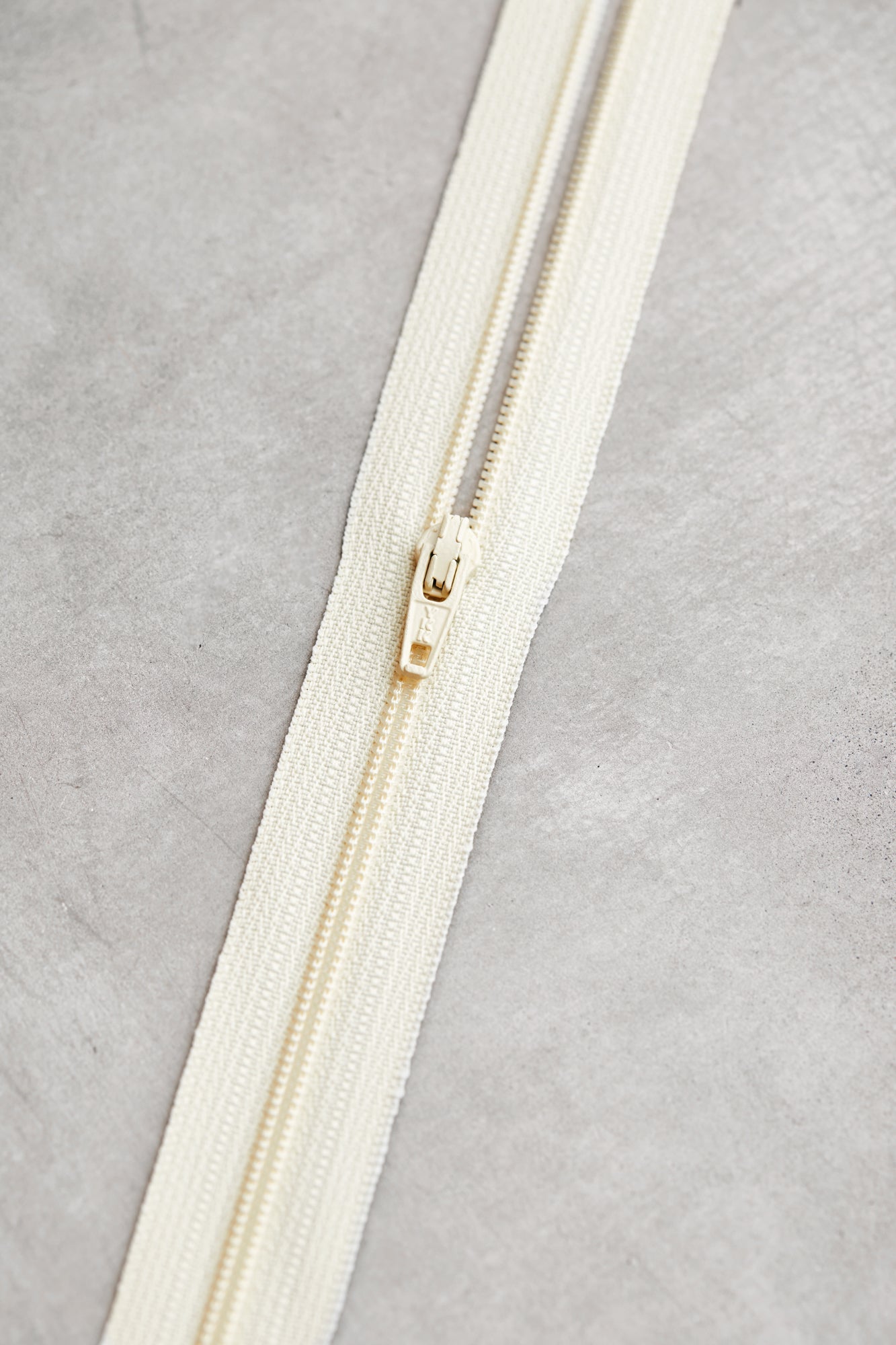 Basic coil zipper - 30 cm