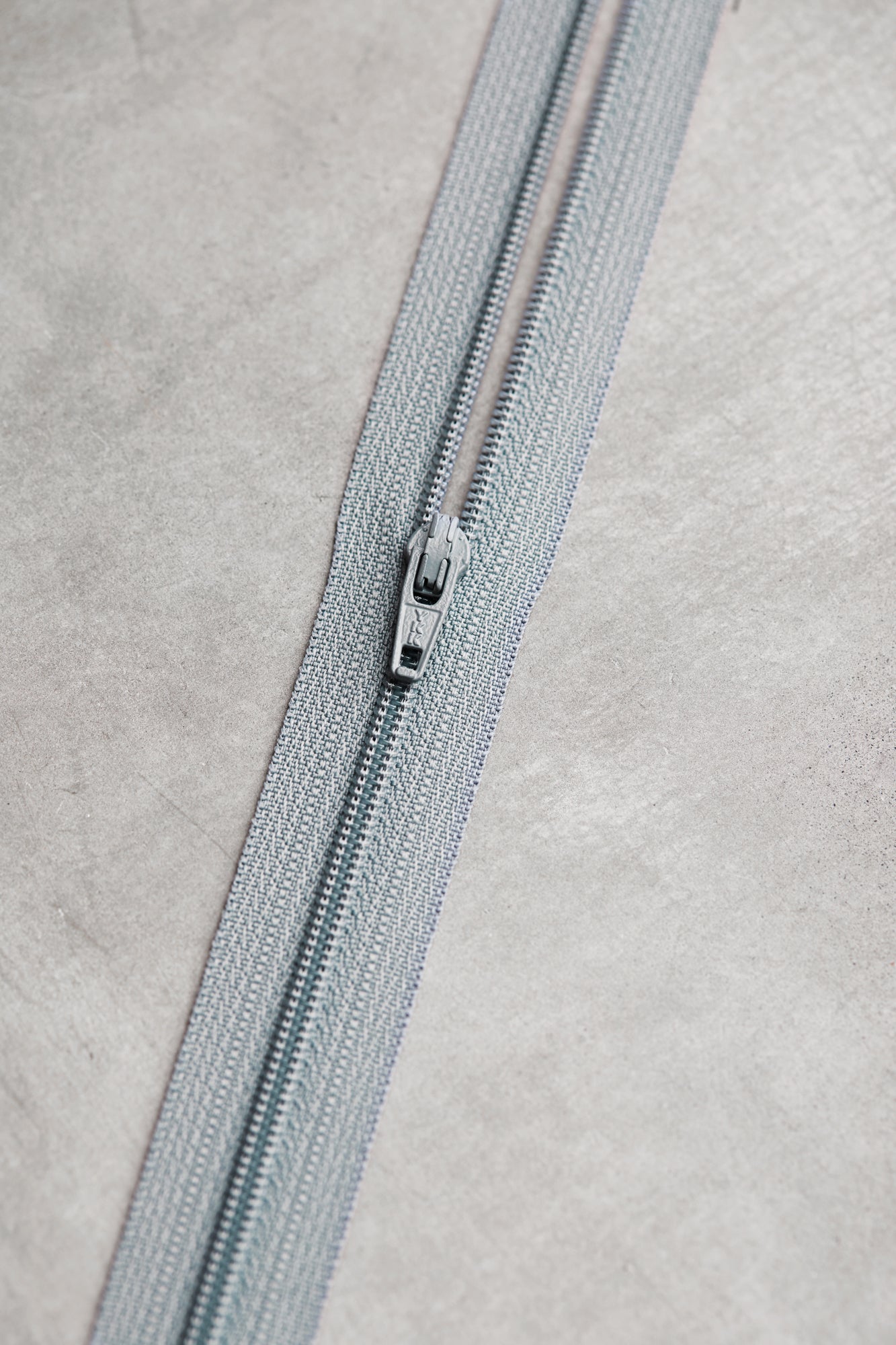 Basic coil zipper - 30 cm