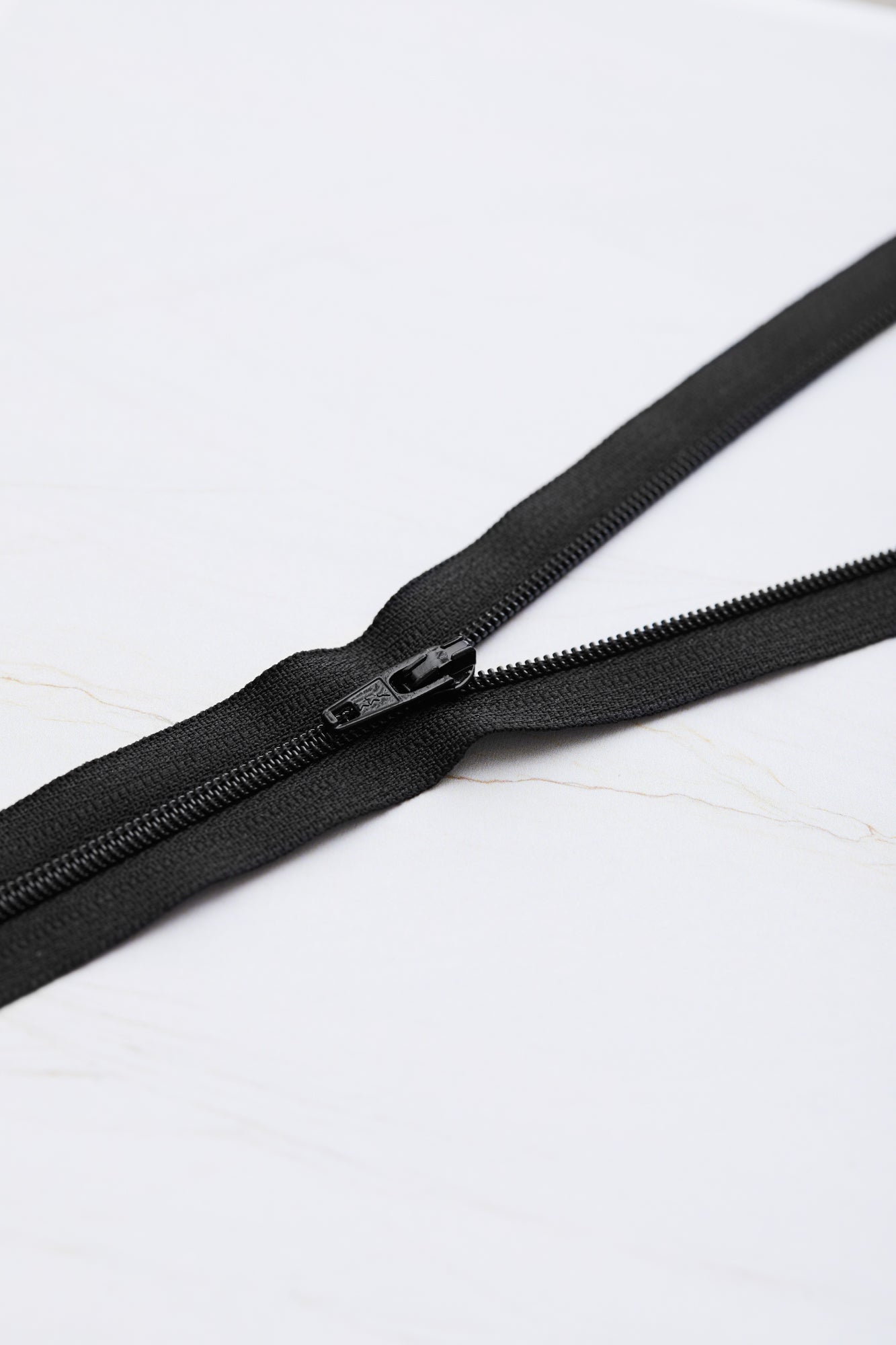 Basic coil zipper - 18 cm