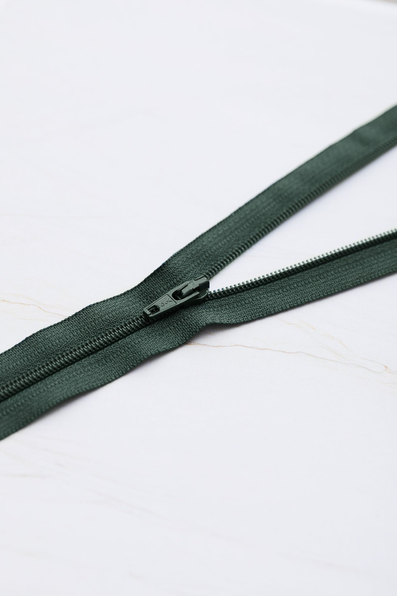 Basic coil zipper - 18 cm