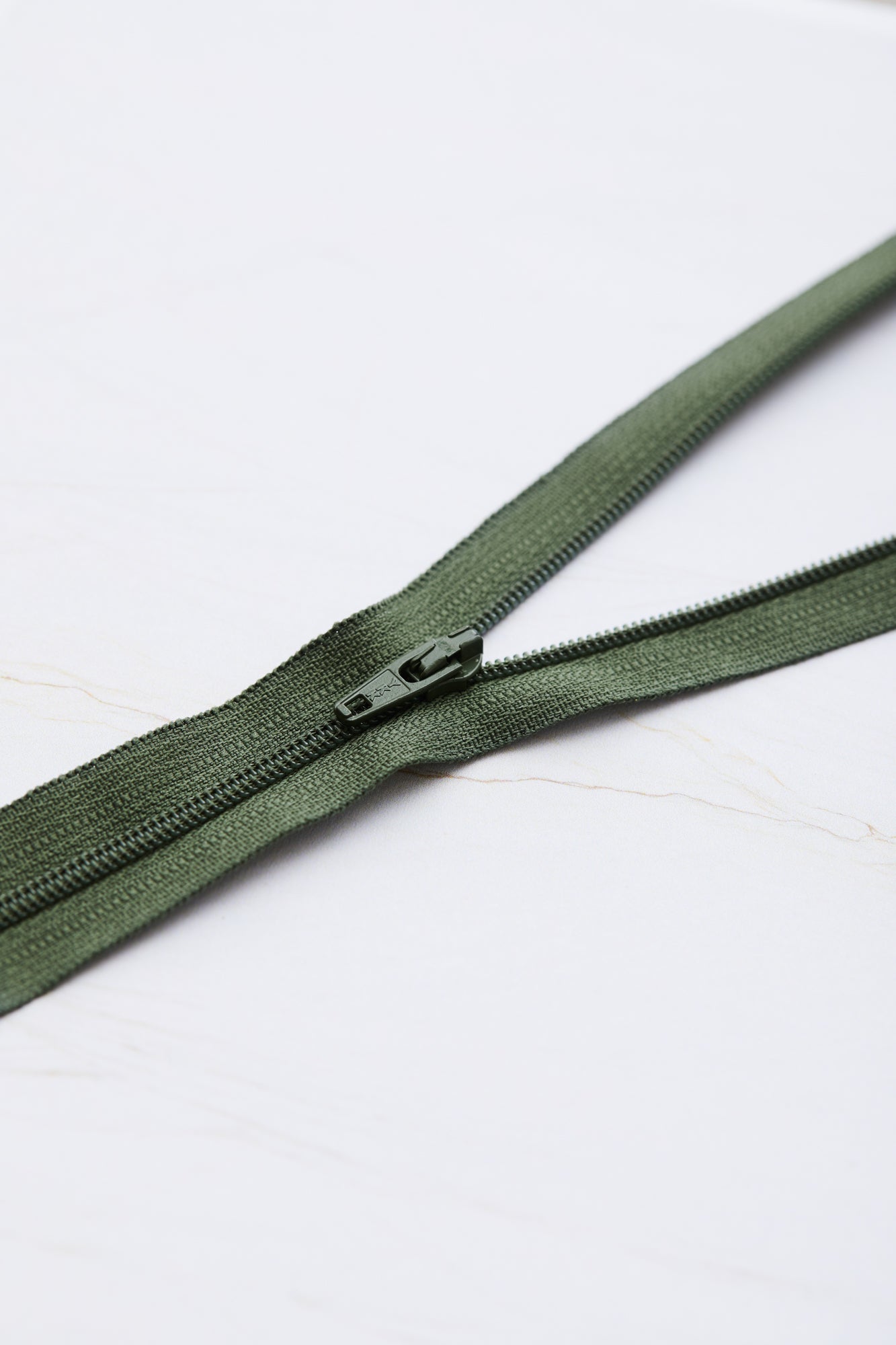 Basic coil zipper - 18 cm