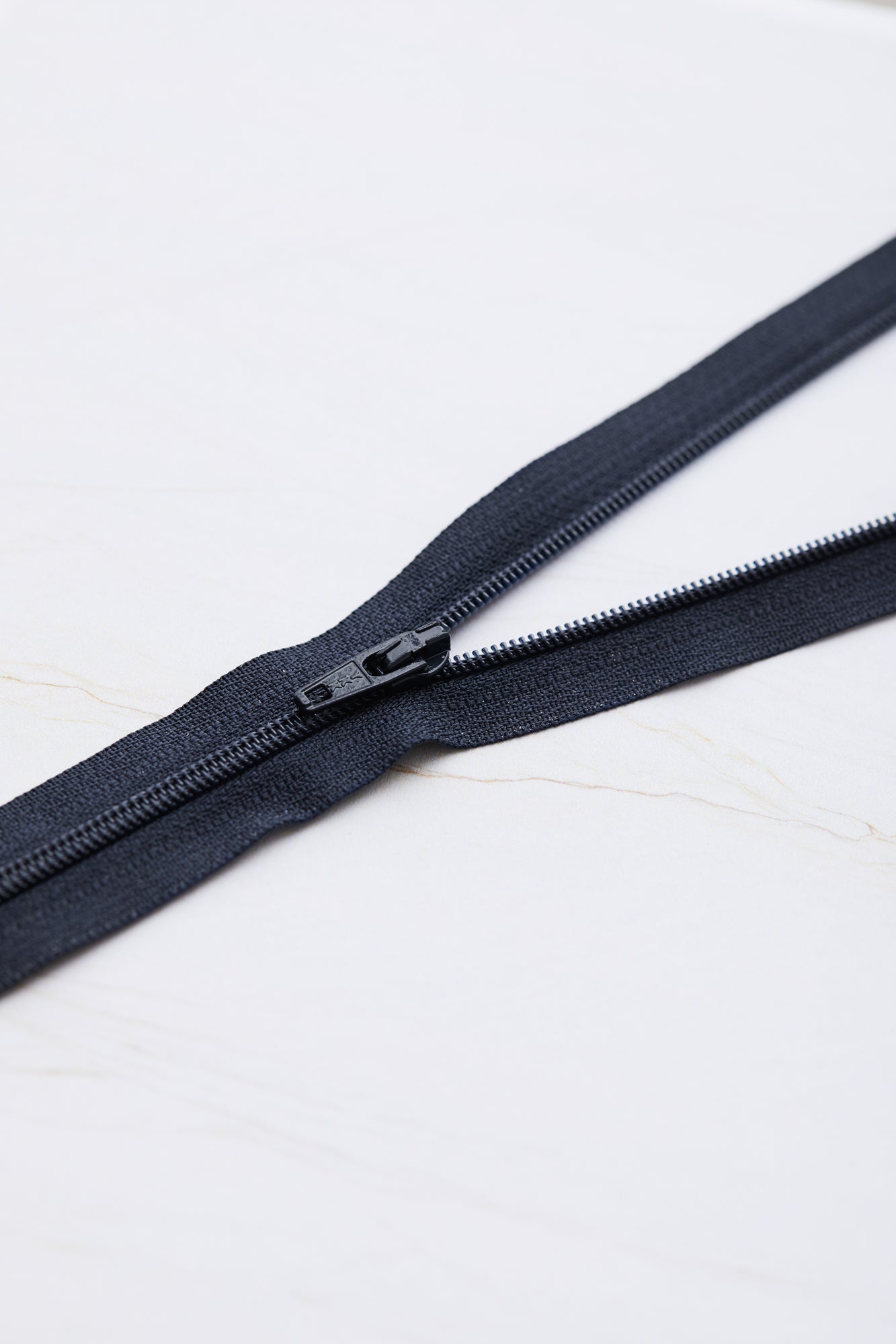 Basic coil zipper - 18 cm