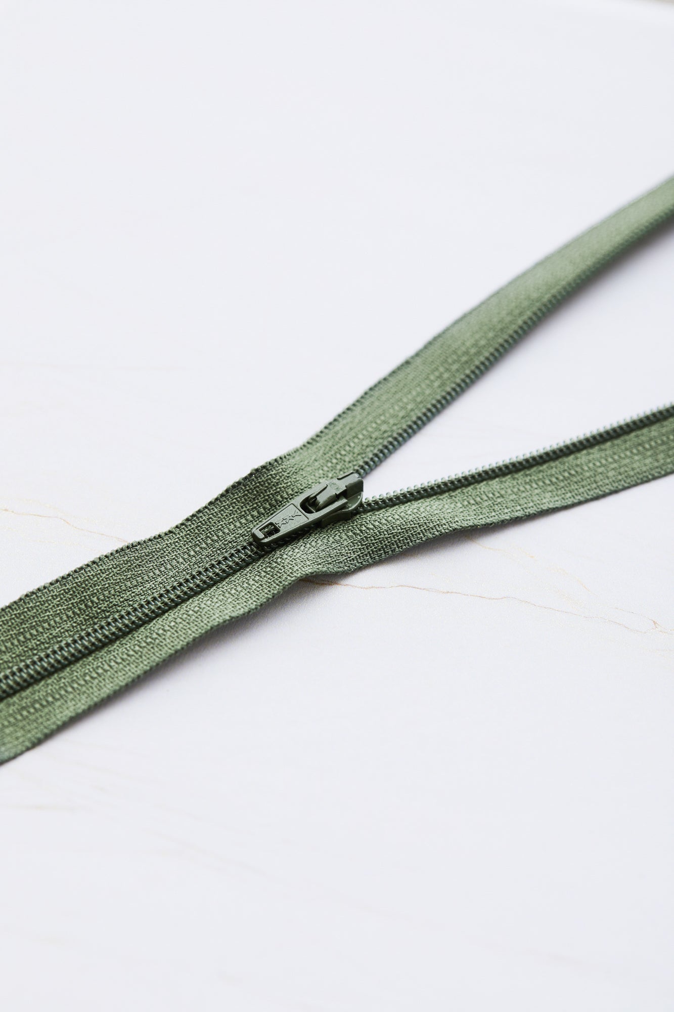 Basic coil zipper - 18 cm