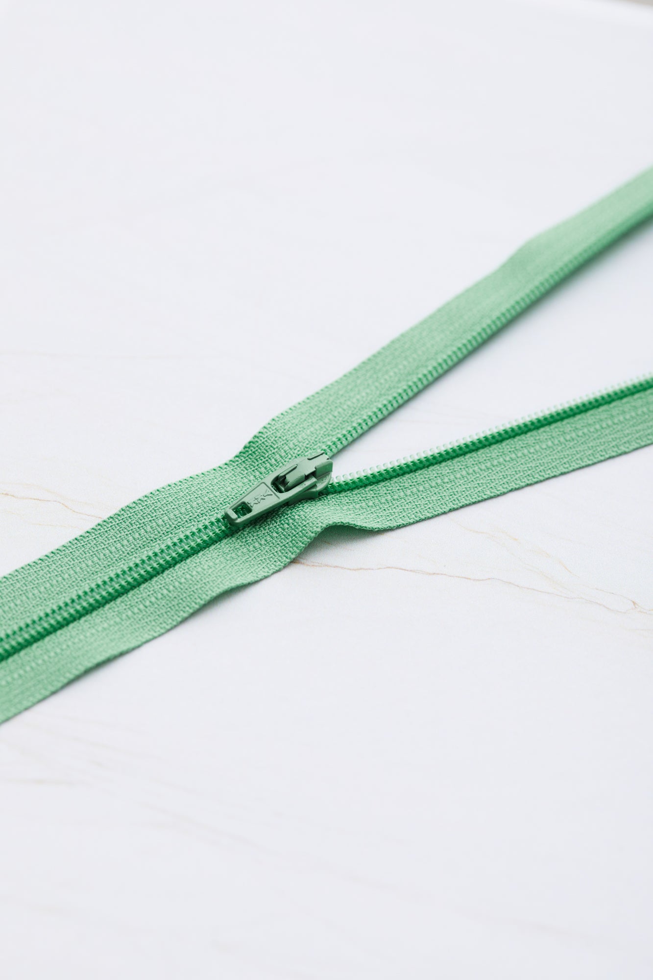 Basic coil zipper - 18 cm