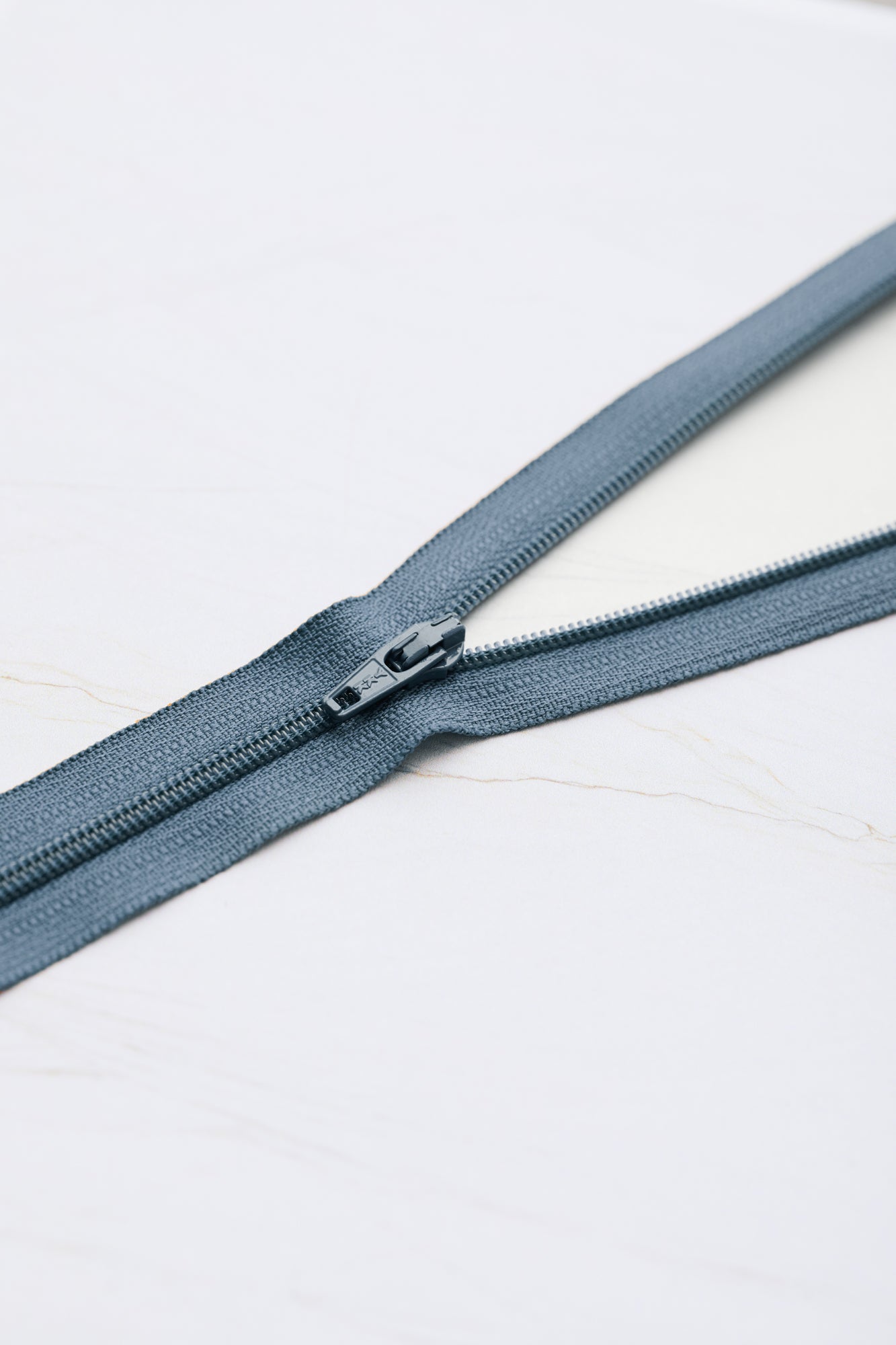 Basic coil zipper - 18 cm