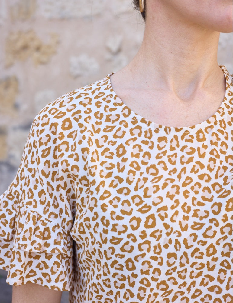 Idole blouse and dress sewing pattern by Atelier Scammit
