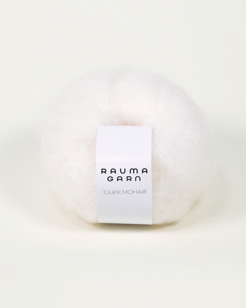 Rauma Tjukk Mohair 001 Hvitveis yarn ball